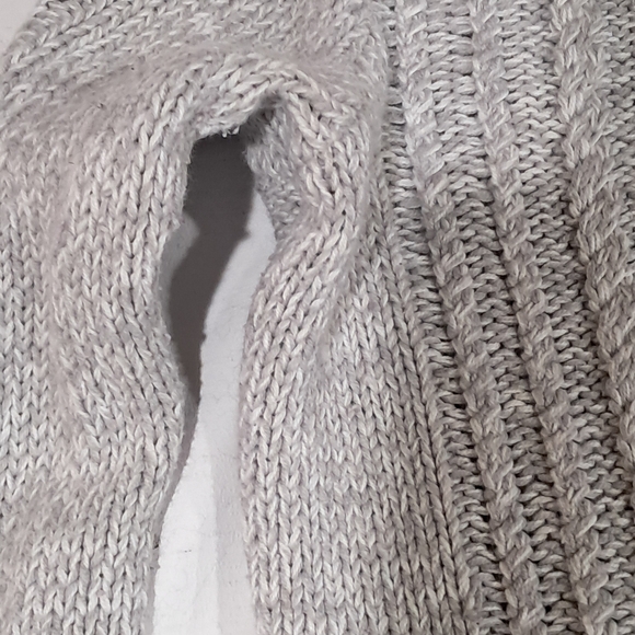 Old Navy Light Gray Cable Knit Sweater - Picture 8 of 9